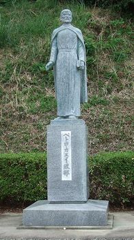 Petro_Kasui_Kibe_statue.jpg